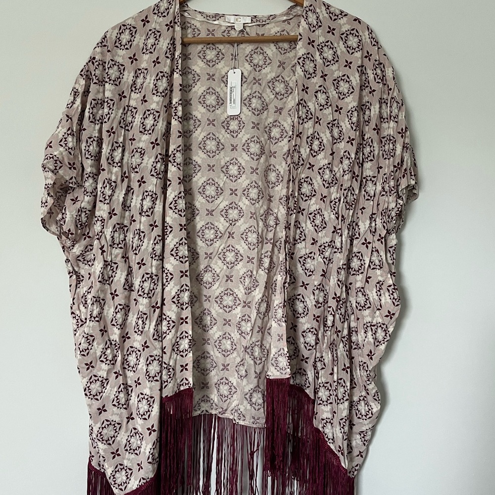 NWT Charming Charlie Medium Maroon Geometric Throw